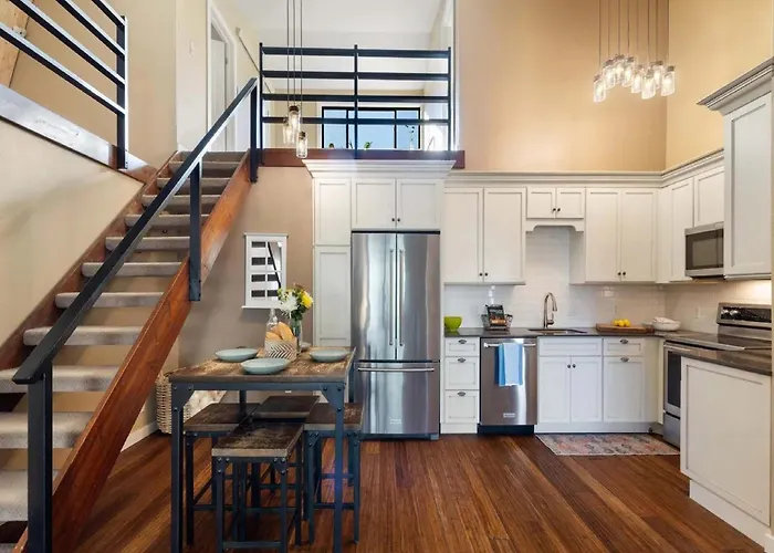 Modern 2br Jackson