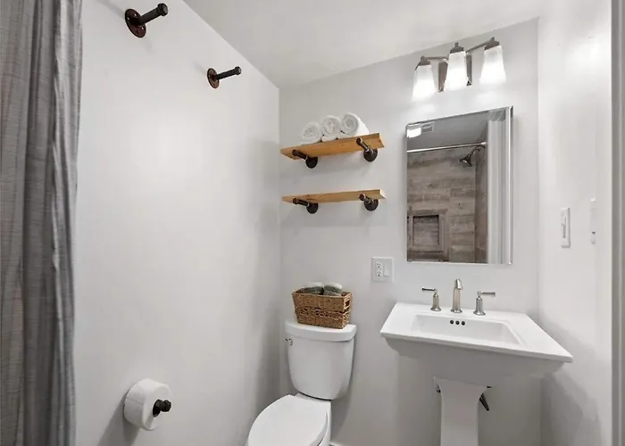 Modern 2br Apartment *